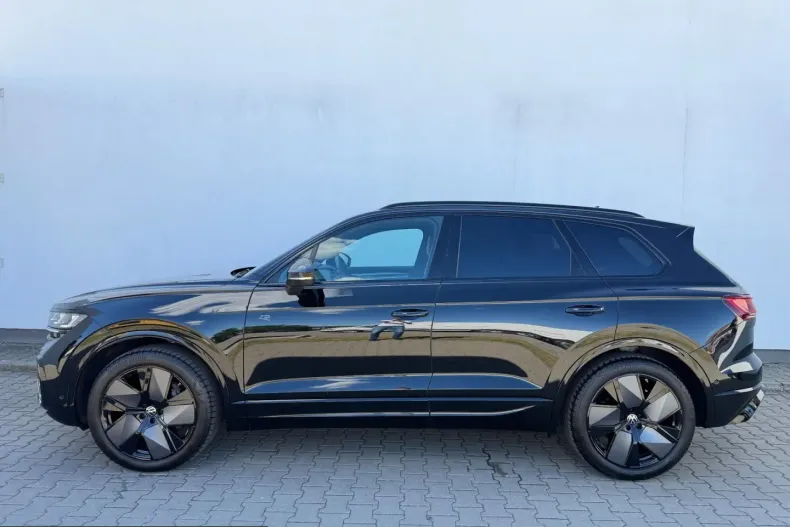 Volkswagen Touareg din 2025 cu 9.800 km - oferta VOL248141 - foto 3