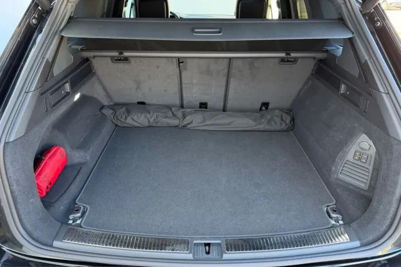 Volkswagen Touareg din 2025 cu 9.800 km - oferta VOL248141 - foto 9