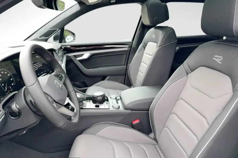 Volkswagen Touareg din 2025 cu 2.600 km - oferta VOL248144 - foto 8