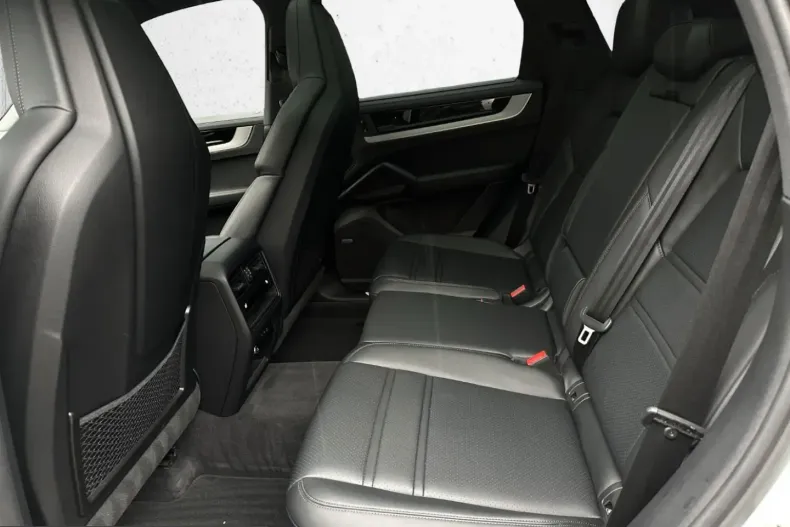 Porsche Cayenne din 2025 cu 15.850 km - oferta POR248156 - foto 8