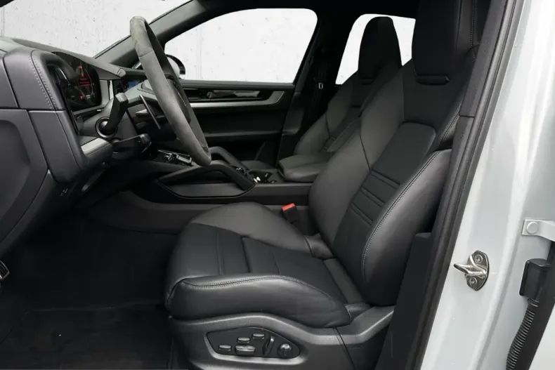 Porsche Cayenne din 2025 cu 15.850 km - oferta POR248156 - foto 19