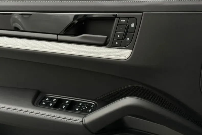 Porsche Cayenne din 2025 cu 15.850 km - oferta POR248156 - foto 24