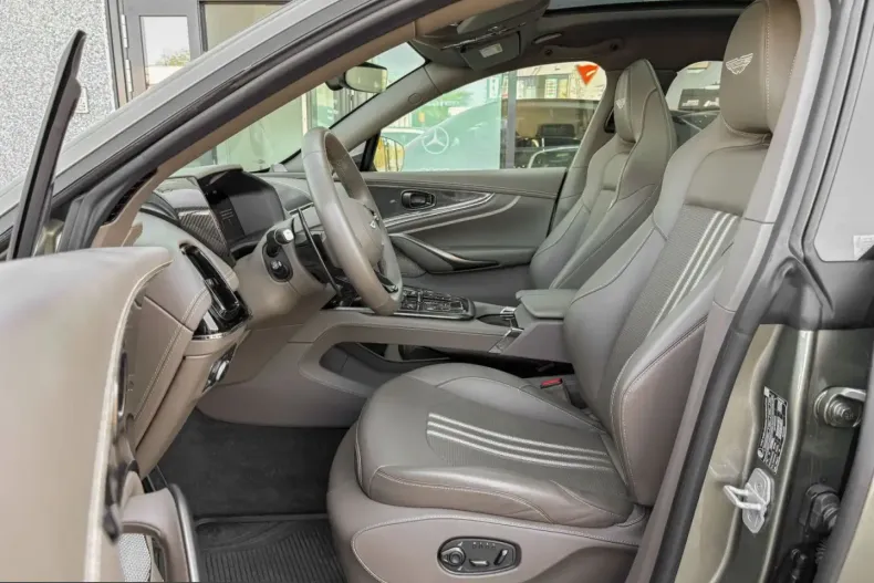 Aston Martin DBX din 2025 cu 9.600 km - oferta AST248173 - foto 4