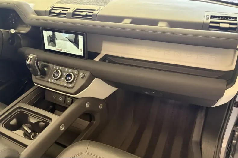 Land Rover Defender din 2023 cu 24.000 km - oferta LAN248176 - foto 23