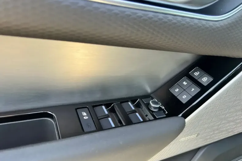 Land Rover Range Rover Velar din 2022 cu 39.950 km - oferta LAN248197 - foto 16