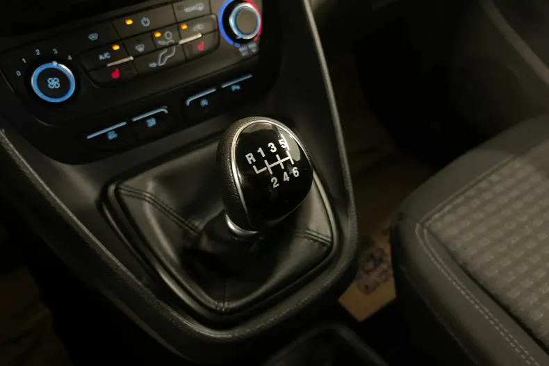 Ford Transit Connect din 2022 cu 124.141 km - oferta FOR248316 - foto 19