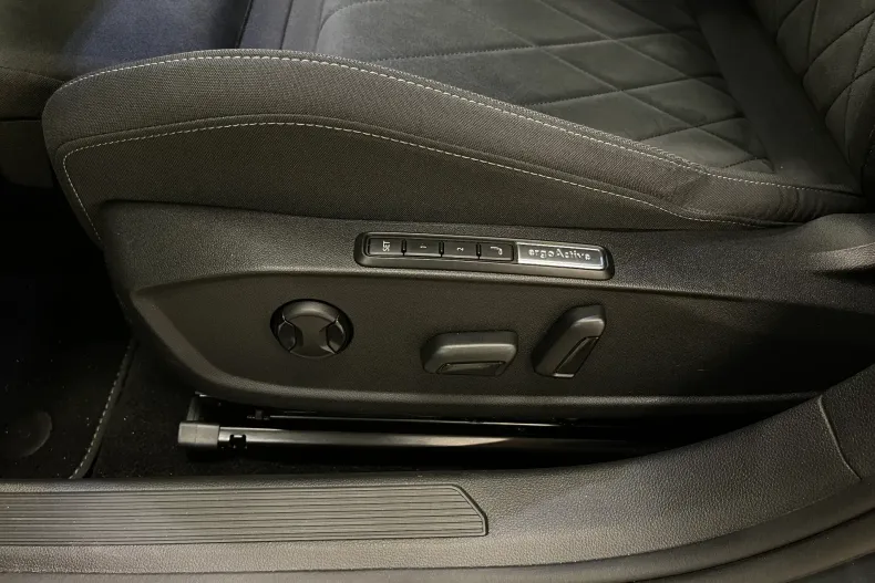 Volkswagen Golf din 2022 cu 69.508 km - oferta VOL248328 - foto 23