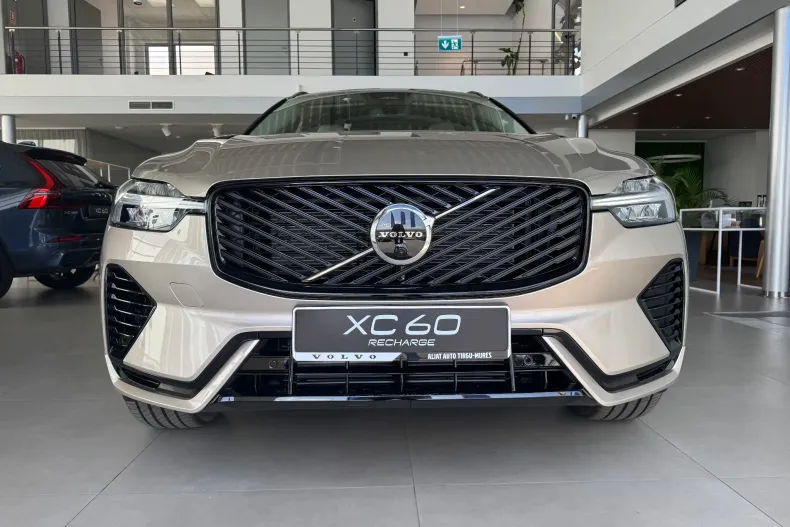 Volvo XC60 din 2026 cu 5.000 km - oferta VOL248345 - foto 2