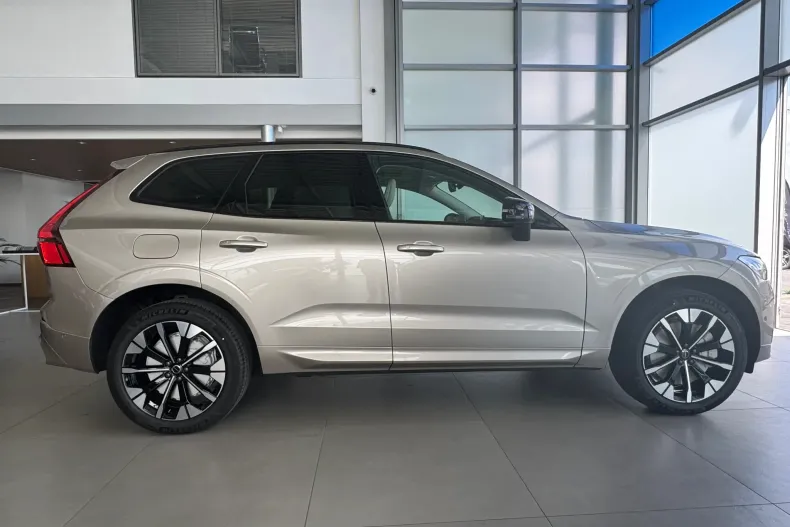 Volvo XC60 din 2026 cu 5.000 km - oferta VOL248345 - foto 4
