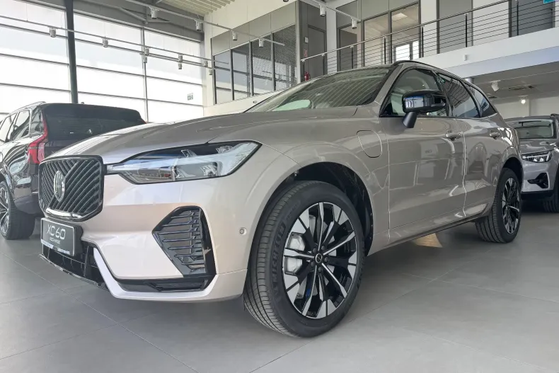 Volvo XC60 din 2026 cu 5.000 km - oferta VOL248345 - foto 9