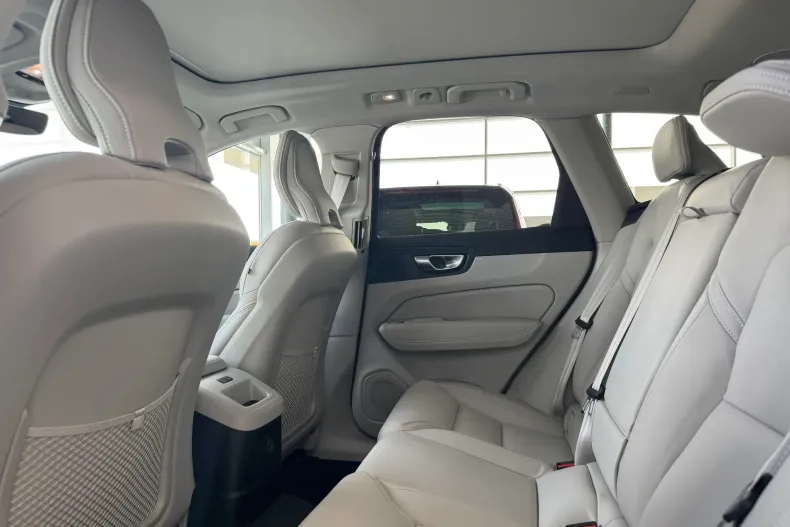Volvo XC60 din 2026 cu 5.000 km - oferta VOL248345 - foto 18