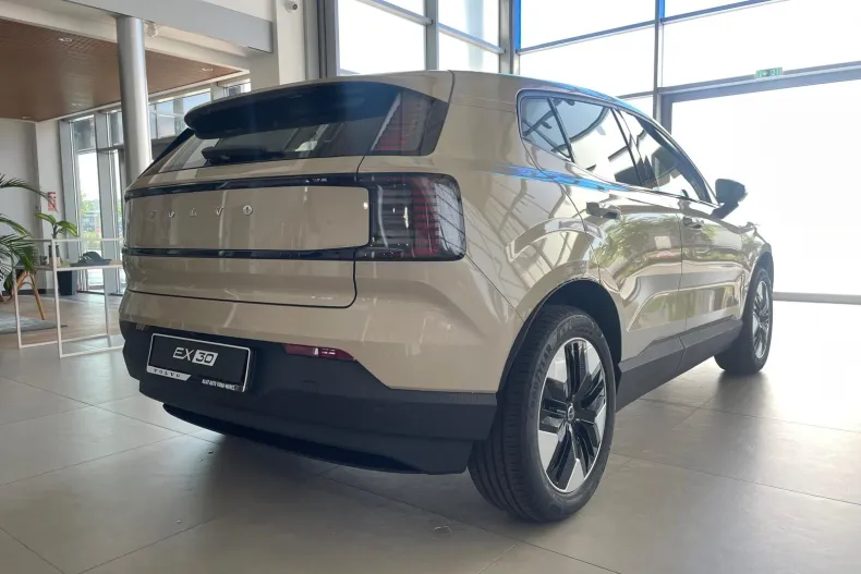 Volvo EX30 din 2026 cu 4.000 km - oferta VOL248346 - foto 5