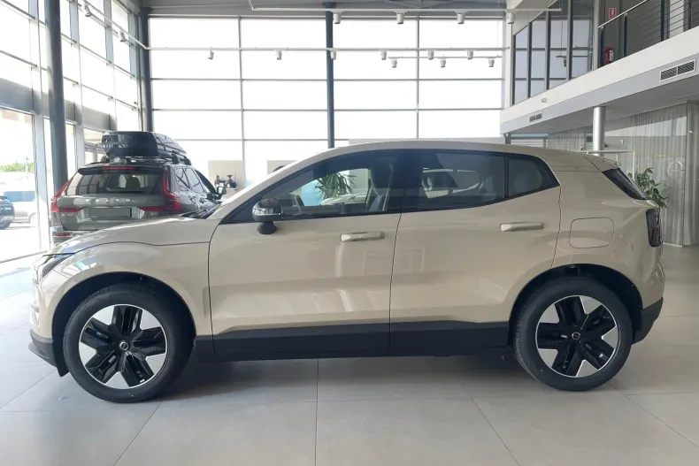 Volvo EX30 din 2026 cu 4.000 km - oferta VOL248346 - foto 8