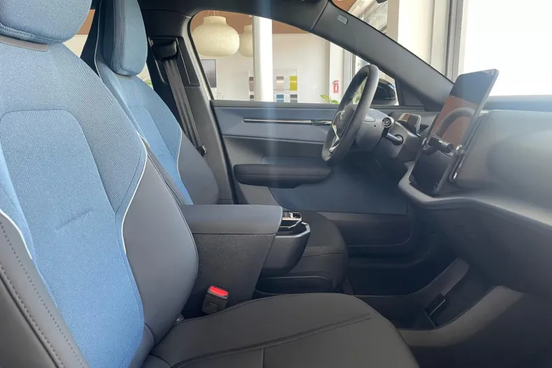 Volvo EX30 din 2026 cu 4.000 km - oferta VOL248346 - foto 9