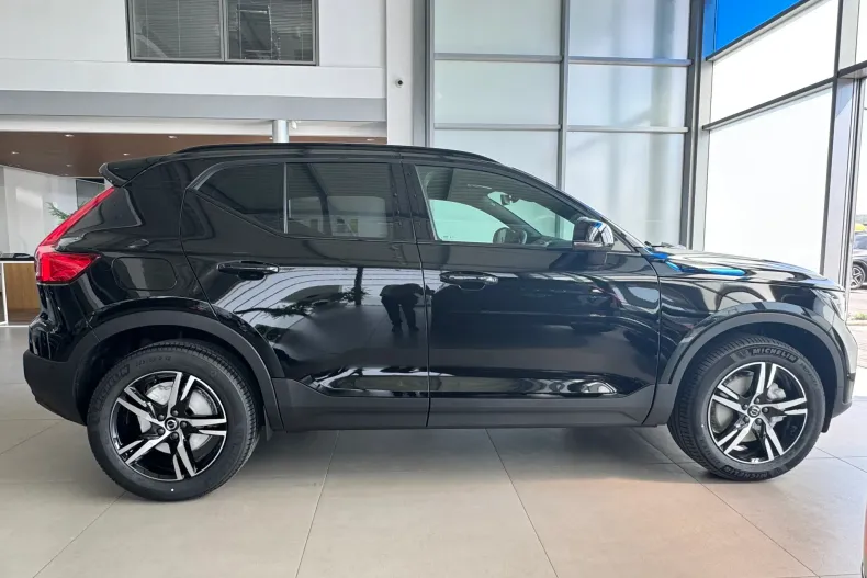 Volvo XC40 din 2026 cu 3.000 km - oferta VOL248347 - foto 4