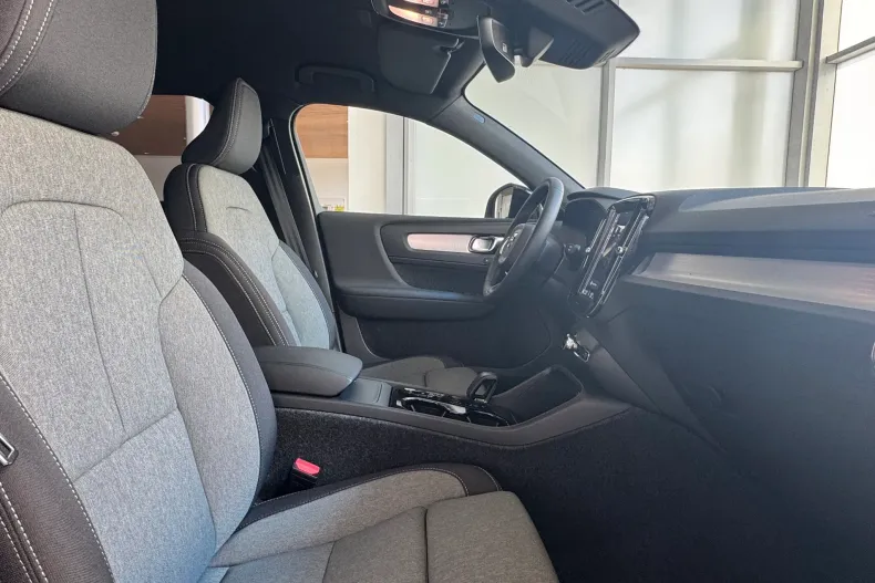 Volvo XC40 din 2026 cu 3.000 km - oferta VOL248347 - foto 10