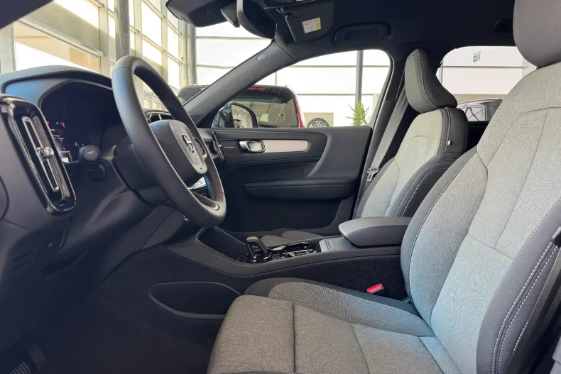 Volvo XC40 din 2026 cu 3.000 km - oferta VOL248347 - foto 11