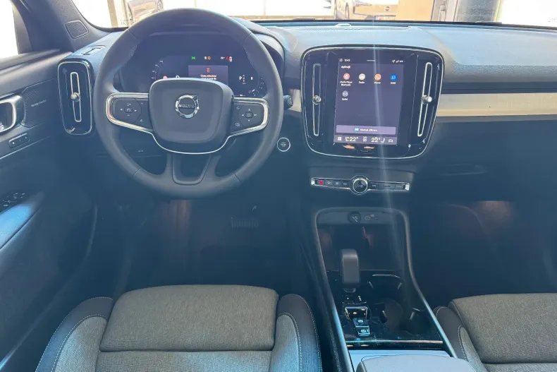 Volvo XC40 din 2026 cu 3.000 km - oferta VOL248347 - foto 13