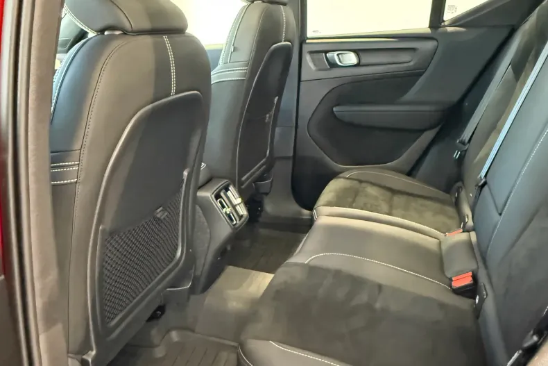 Volvo XC40 din 2023 cu 58.500 km - oferta VOL248362 - foto 19
