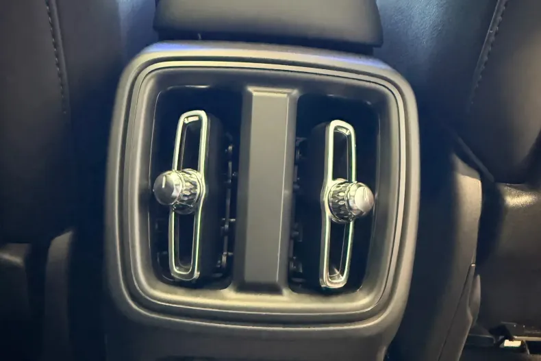 Volvo XC40 din 2023 cu 58.500 km - oferta VOL248362 - foto 25