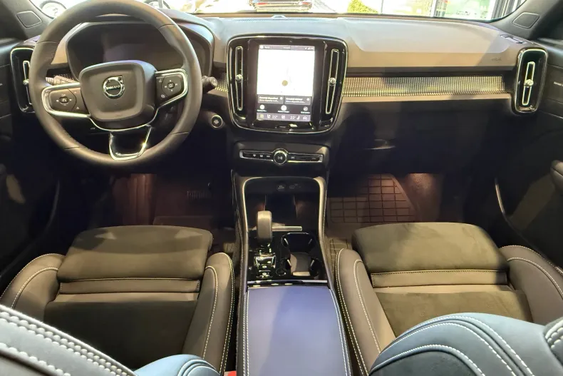 Volvo XC40 din 2023 cu 58.500 km - oferta VOL248362 - foto 26