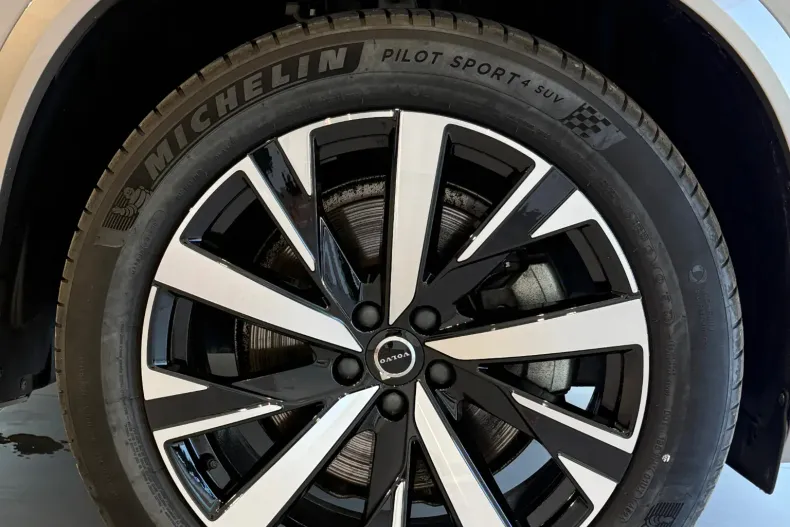 Volvo XC90 din 2024 cu 39.600 km - oferta VOL248363 - foto 5