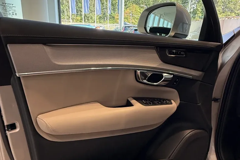 Volvo XC90 din 2024 cu 39.600 km - oferta VOL248363 - foto 10
