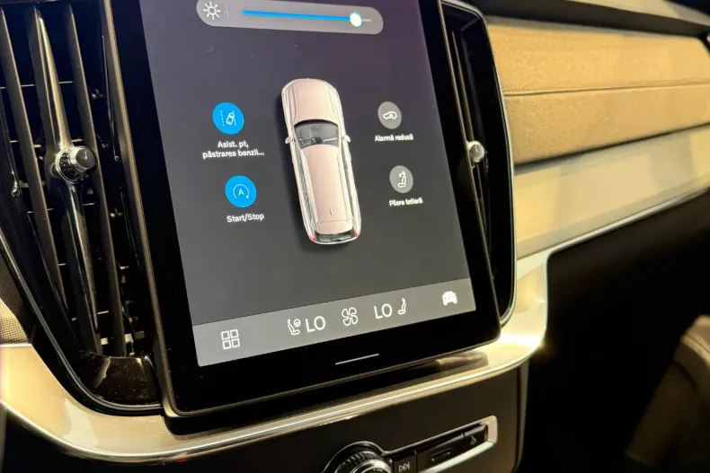 Volvo XC90 din 2024 cu 39.600 km - oferta VOL248363 - foto 13