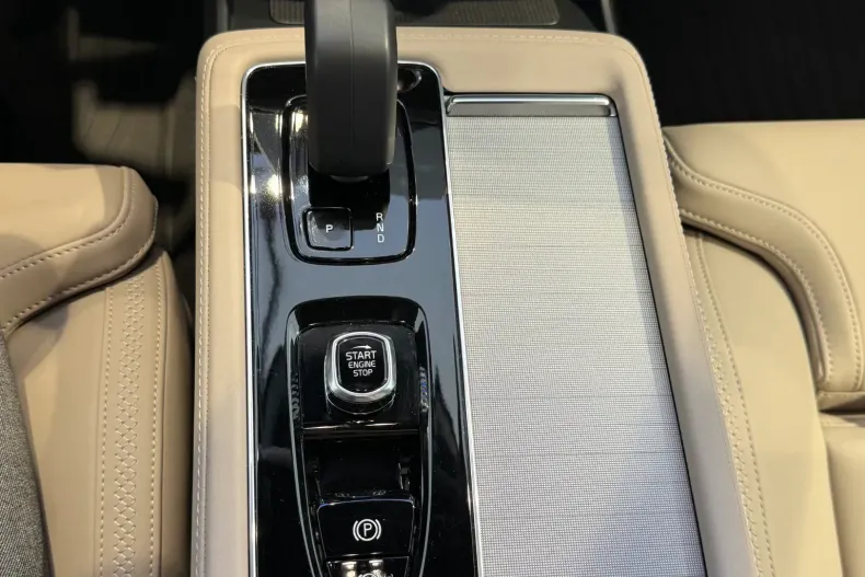 Volvo XC90 din 2024 cu 39.600 km - oferta VOL248363 - foto 16
