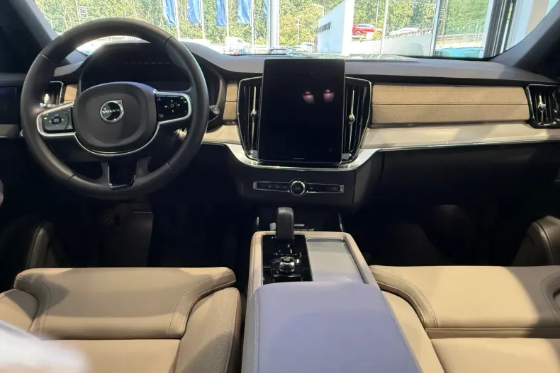 Volvo XC90 din 2024 cu 39.600 km - oferta VOL248363 - foto 19