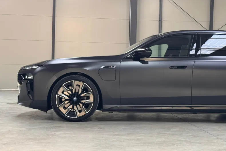 BMW M7 (Seria 7) din 2024 cu 38.558 km - oferta BMW248390 - foto 2