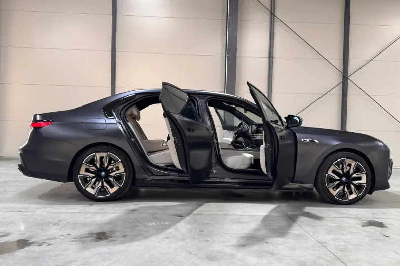 BMW M7 (Seria 7) din 2024 cu 38.558 km - oferta BMW248390 - foto 9