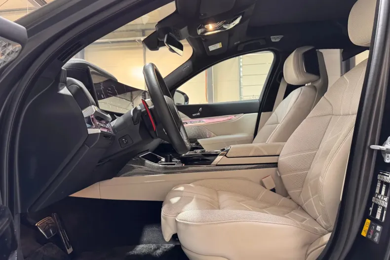 BMW M7 (Seria 7) din 2024 cu 38.558 km - oferta BMW248390 - foto 24