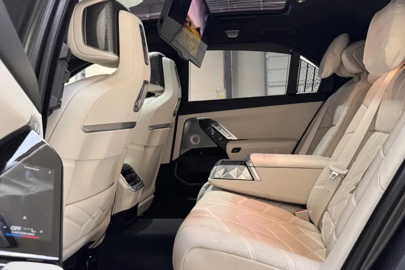 BMW M7 (Seria 7) din 2024 cu 38.558 km - oferta BMW248390 - foto 33