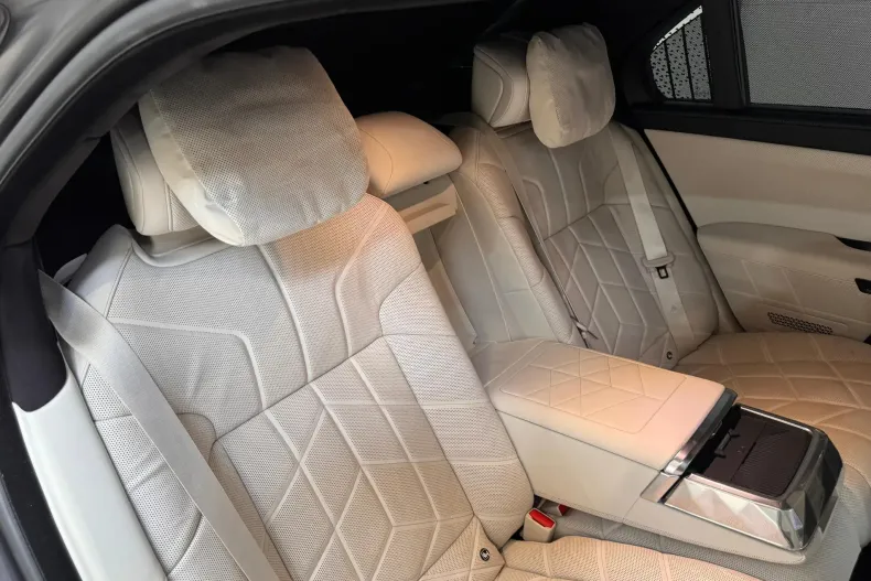 BMW M7 (Seria 7) din 2024 cu 38.558 km - oferta BMW248390 - foto 35
