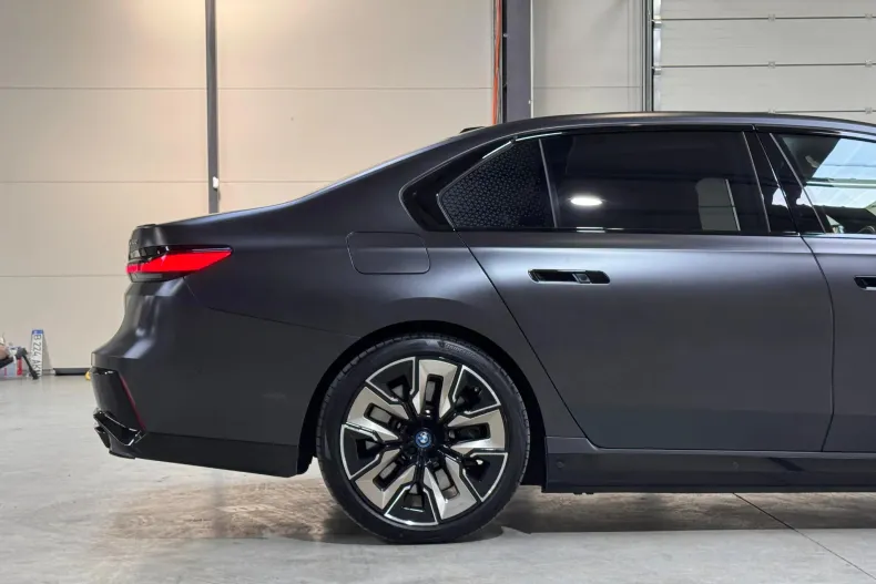 BMW M7 (Seria 7) din 2024 cu 38.558 km - oferta BMW248390 - foto 38