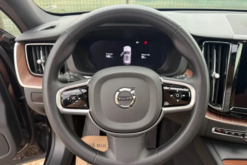 Volvo XC60 din 2023 cu 125.899 km - oferta VOL248453 - foto 8