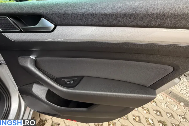 Volkswagen Passat din 2023 cu 150.375 km - oferta VOL248460 - foto 35