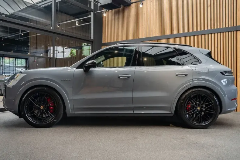 Porsche Cayenne din 2024 cu 39.625 km - oferta POR248498 - foto 3