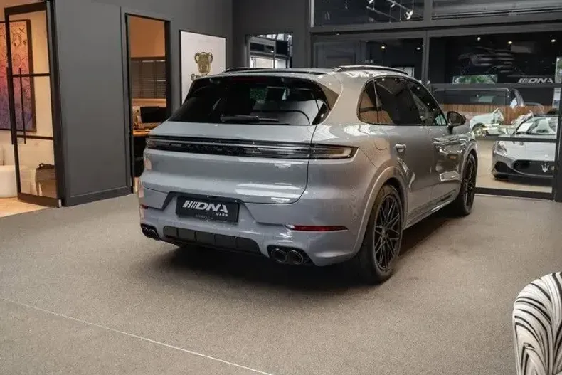 Porsche Cayenne din 2024 cu 39.625 km - oferta POR248498 - foto 17