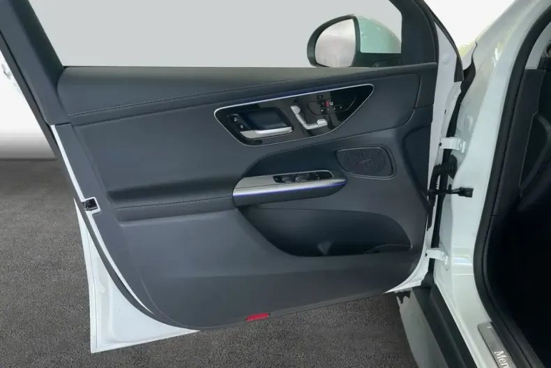 Mercedes-Benz GLC 300 (Clasa GLC) din 2025 cu 12.408 km - oferta MER248519 - foto 18