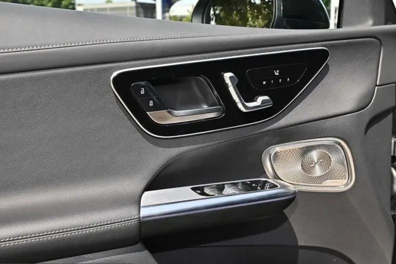 Mercedes-Benz GLC 300 (Clasa GLC) din 2023 cu 31.998 km - oferta MER248524 - foto 19