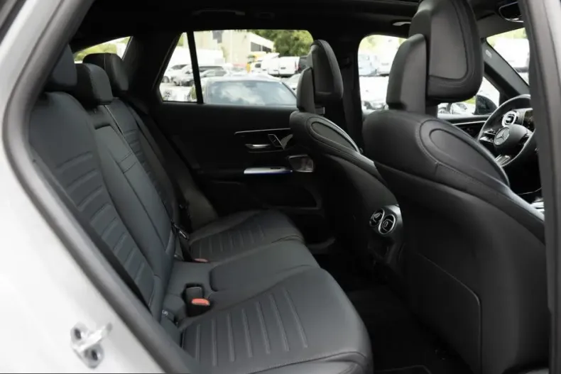 Mercedes-Benz GLC 300 (Clasa GLC) din 2025 cu 43.172 km - oferta MER248529 - foto 4