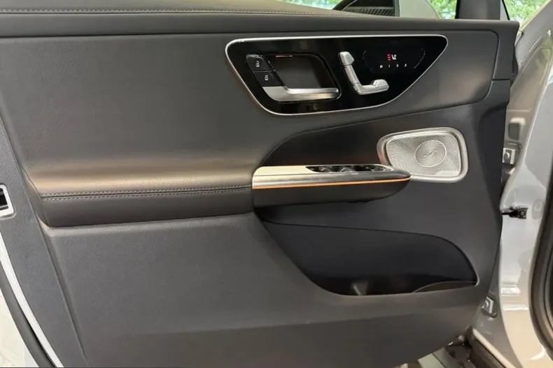 Mercedes-Benz GLC 300 (Clasa GLC) din 2025 cu 10.383 km - oferta MER248530 - foto 5