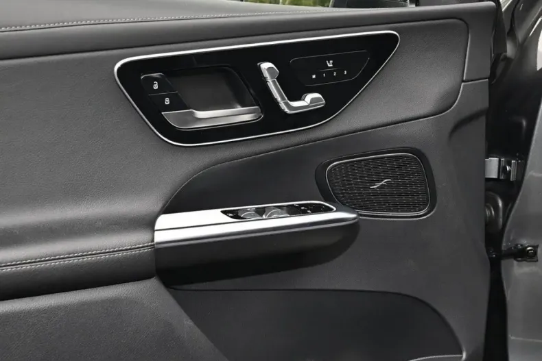 Mercedes-Benz GLC 300 (Clasa GLC) din 2023 cu 31.700 km - oferta MER248531 - foto 19