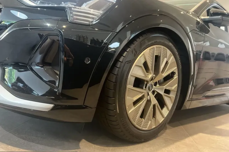 Audi Q8 e-tron din 2024 cu 49.900 km - oferta AUD248544 - foto 6