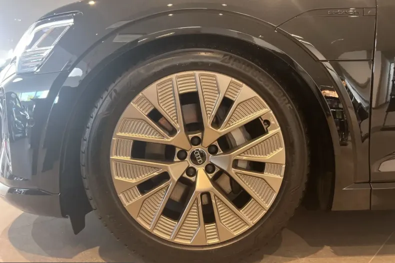 Audi Q8 e-tron din 2024 cu 49.900 km - oferta AUD248544 - foto 7