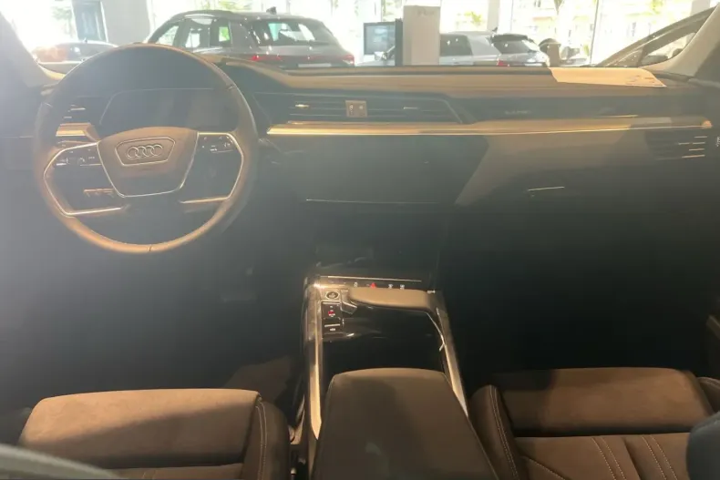 Audi Q8 e-tron din 2024 cu 49.900 km - oferta AUD248544 - foto 15
