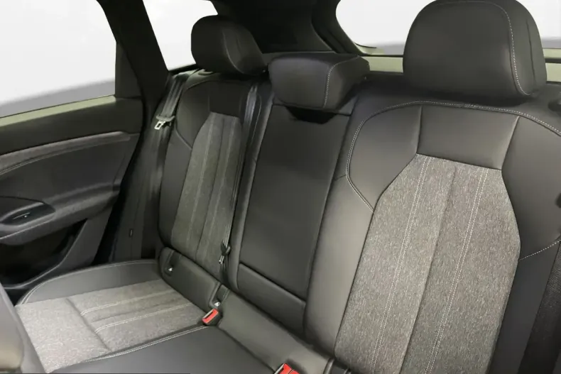 Audi Q6 e-tron din 2025 cu 7.620 km - oferta AUD248553 - foto 18
