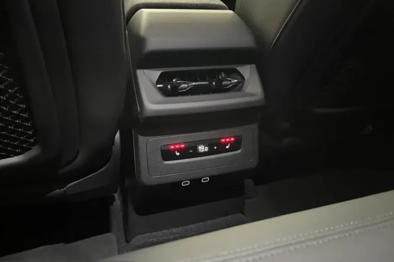 Audi Q6 e-tron din 2025 cu 7.620 km - oferta AUD248553 - foto 25